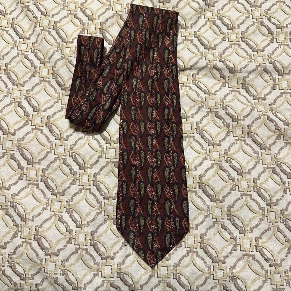 Robert Talbott Best of Class Tie Hand Sewn Silk Hand Painted in Italy 56” x 4”